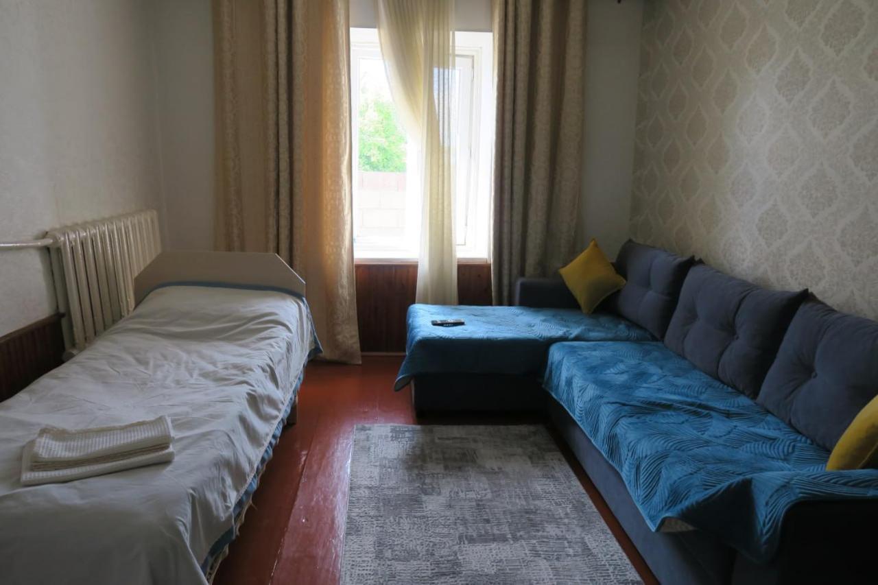 Geshouseaselbarskoon Hotel Buitenkant foto